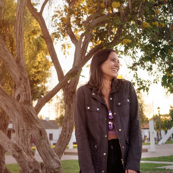 Meet your Posher, Cassia - Picture 1 of 1